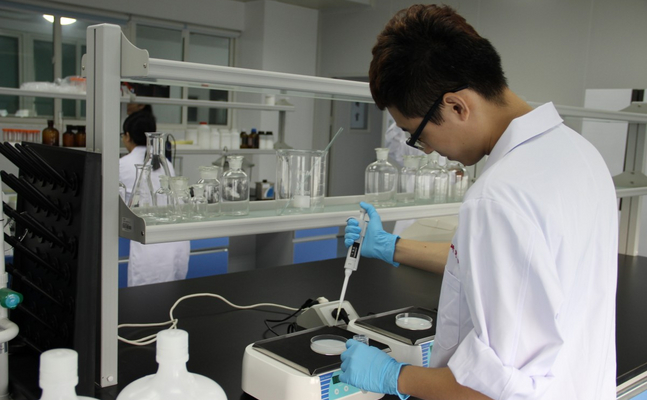 Forschungsministerium befindet sich im Blindflug - FPÖ-Forschungssprecher Deimek: "Mit der Planlosigkeit Ministerin Gewesslers im Forschungsbereich geht unglaubliche Steuergeldverschwendung einher – FPÖ fordert Taskforce 'Covid-19-Evidenz'."