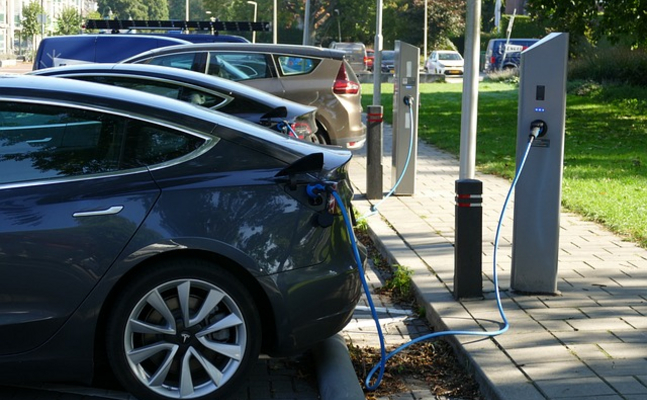 Die Verkäufe von E-Autos sind im August gegenüber dem Vorjahr um 43,9 Prozent zurückgegangen.