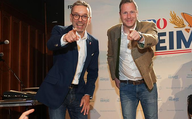 FPÖ-Bundesparteiobmann Herbert Kickl (l.) und -Generalsekretär Michael Schnedlitz lassen sich die gute Stimmung vor der Steiermark-Wahl nicht von linken Antidemokraten verderben.