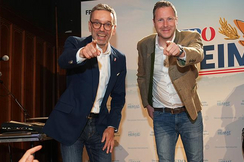 FPÖ-Bundesparteiobmann Herbert Kickl (l.) und -Generalsekretär Michael Schnedlitz lassen sich die gute Stimmung vor der Steiermark-Wahl nicht von linken Antidemokraten verderben.